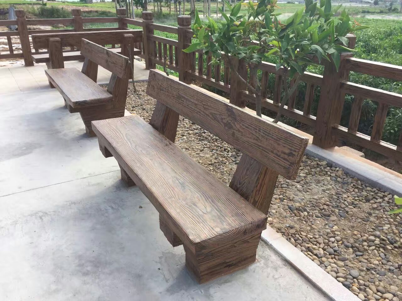 混凝土着色剂应用于公园长椅